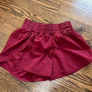 Lululemon Tracker Short Size 4, 4” inseam